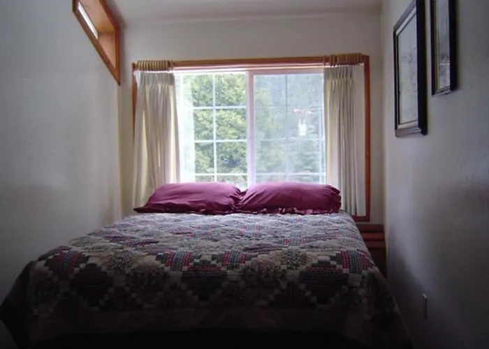 Strawberry Lodge